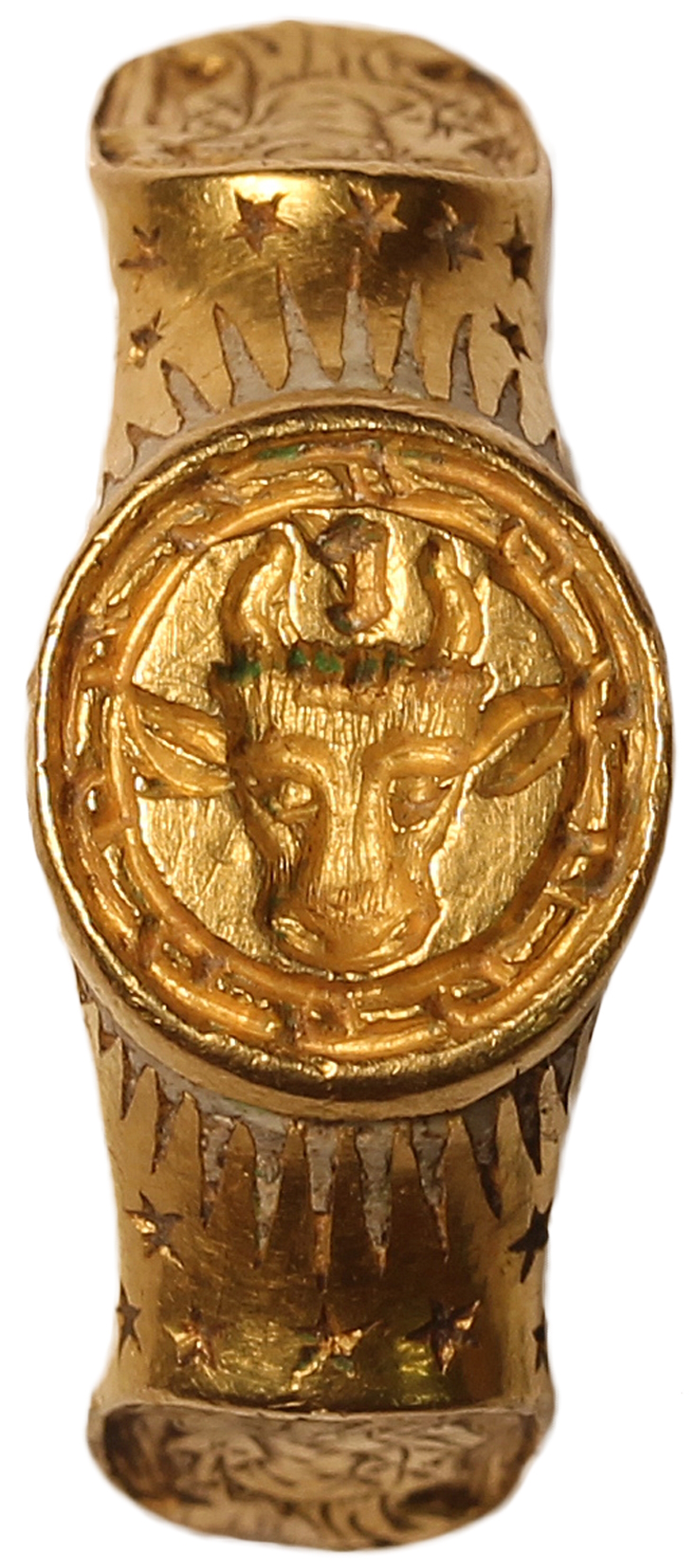 Detektorový nález zlatého prstenu Boleynových vystaven v síni královny Anny Boleynové